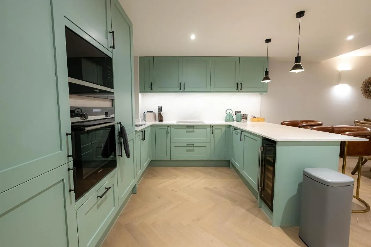 Three Bedroom Near Brick Lane By Belvilla London Apartment